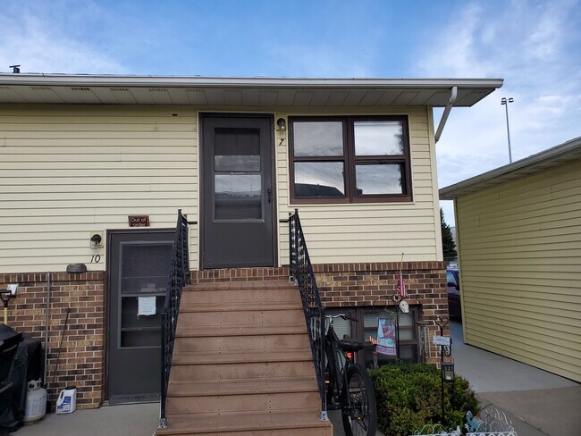 Building Photo - 622 Conklin Ave