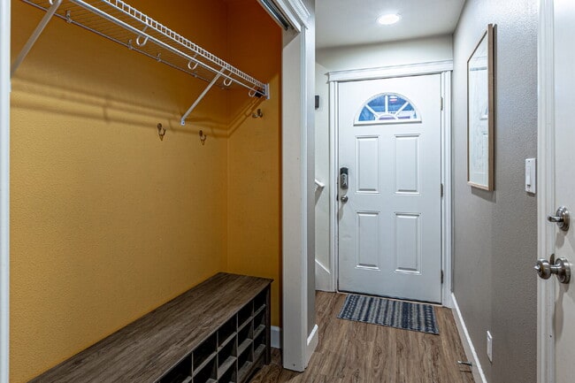 Building Photo - Beautifully Updated Ballard Townhome with Private Patio- Available August 1st- For RENT