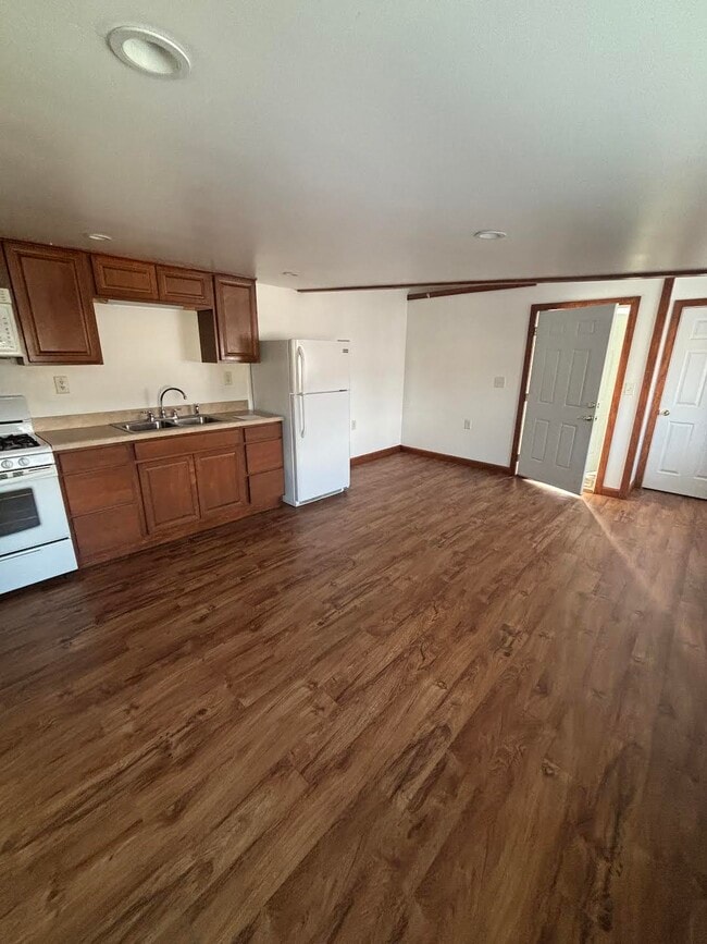 Building Photo - 125 Church St