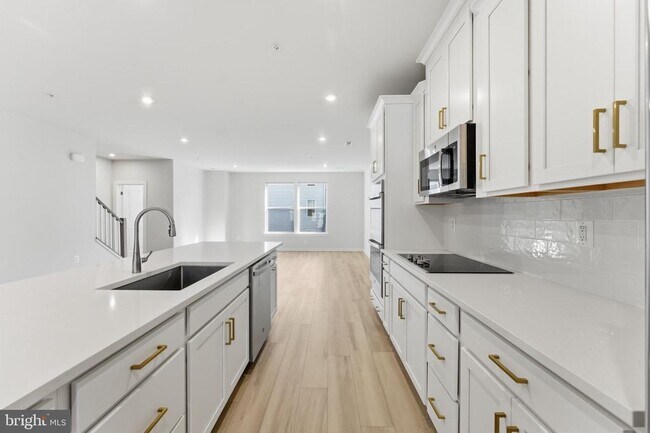 Building Photo - 2136 Glacier Rd