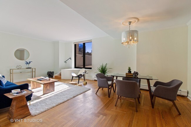 Building Photo - 2100 N Lincoln Park W