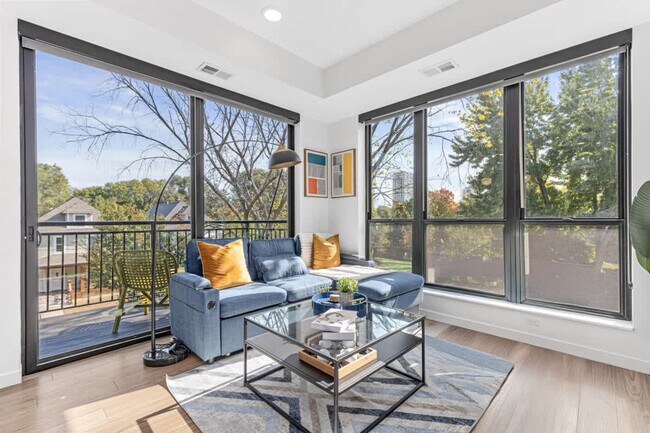 Building Photo - 338 NE 2nd St