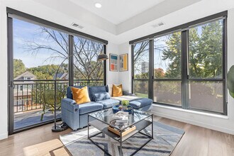 Building Photo - 338 NE 2nd St