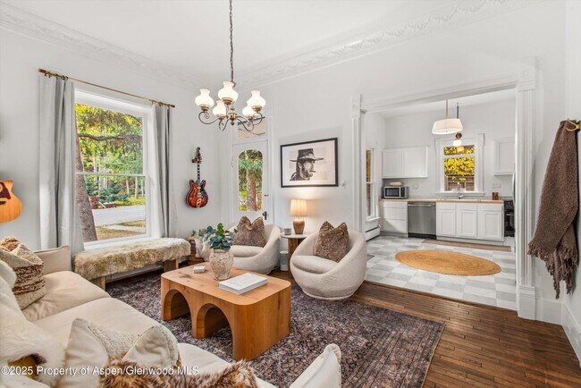 Foto del edificio - 406 W Smuggler St