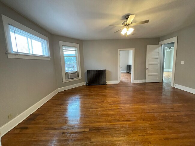 Building Photo - 2905 Cottage Grove Ave