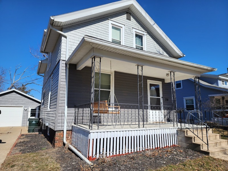 Primary Photo - 218 21st Ave SW