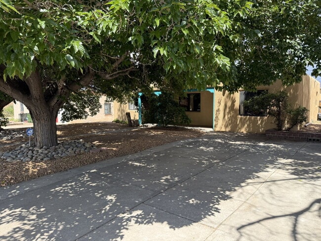Building Photo - Charming NE Heights Cottage with Flexible Layout & Easy Access to UNM, Uptown, and KAFB