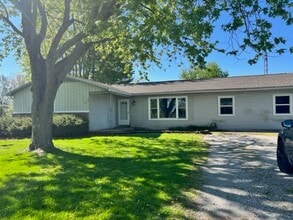 Building Photo - 2101 E 430 S