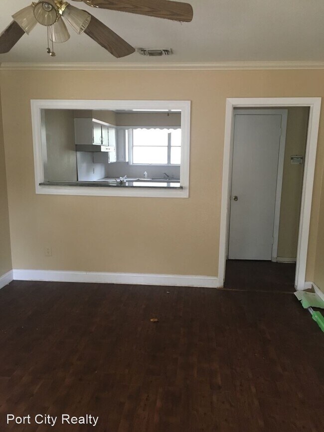 Building Photo - 3 br, 1 bath House - 3222 Desoto St.
