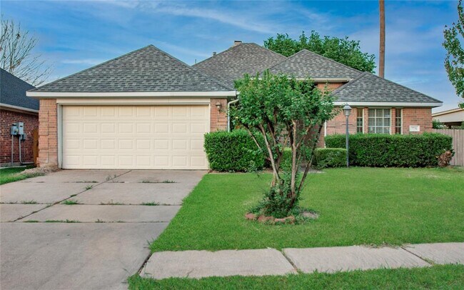 Foto del edificio - 7731 Las Flores Dr