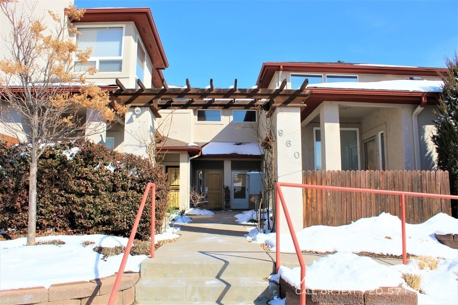 Foto principal - 960 S Locust St