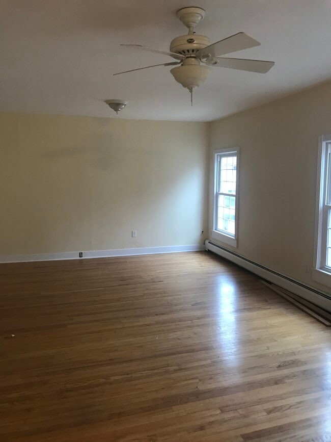 living room - 929 Avery Ave