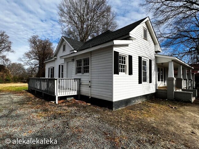 Building Photo - Adorable Burlington 3 Bed, 2 Bath Availabl...