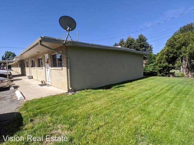 Building Photo - 2 br, 1 bath House - 995 E Center St #11