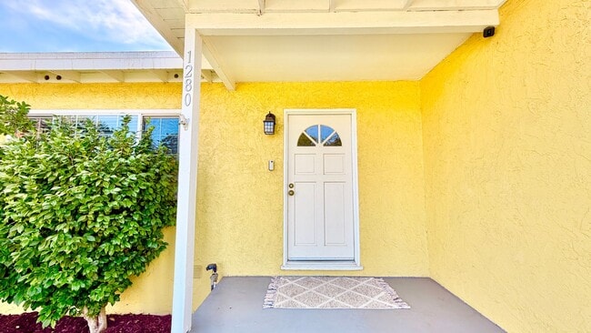Building Photo - Sweet Single-Story with Private Yard Space and Off-Street Parking, Minutes to Downtown Fallbrook ...