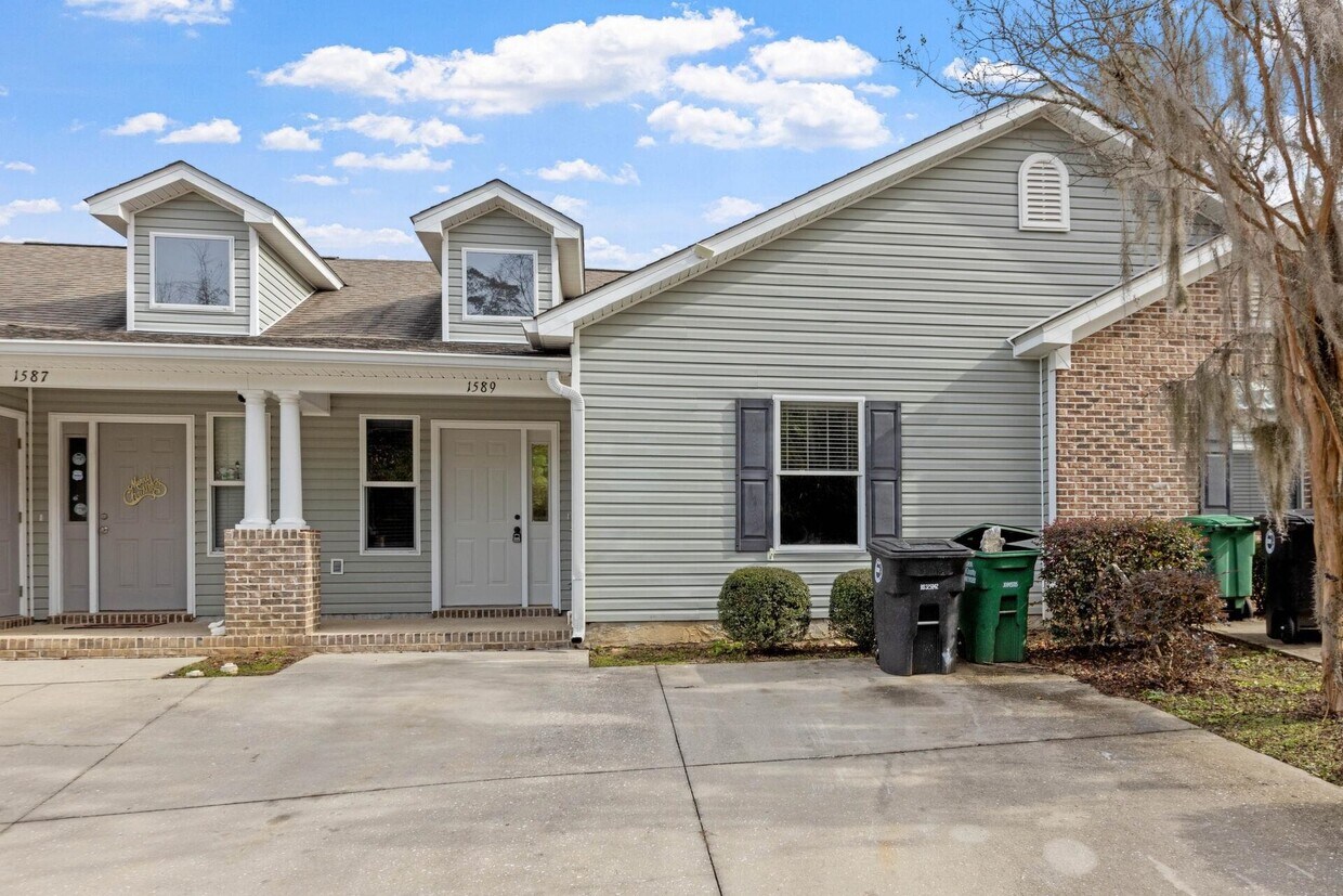 Foto principal - 1589 Quazar Rd