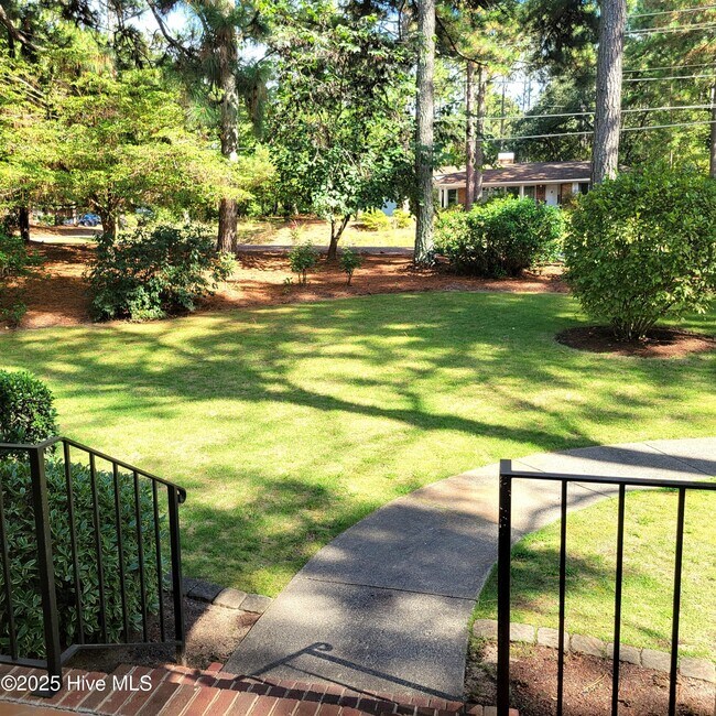 Building Photo - 62 Pine Ridge Dr