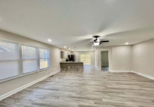 Foto del edificio - 584 Circle Ln