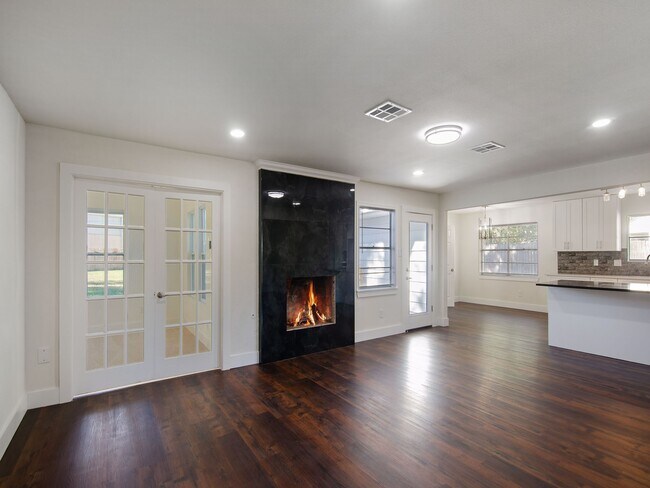 Building Photo - 12719 Shady Knoll Ln