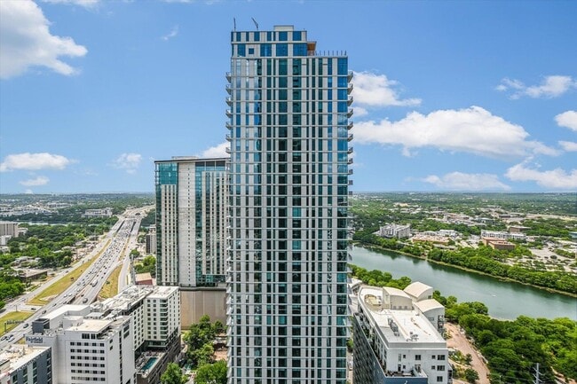 Building Photo - 610 Davis St