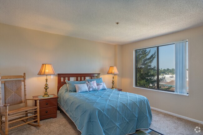 1HAB, 1BA - 483SF - Hickory Glen, Active Senior Living