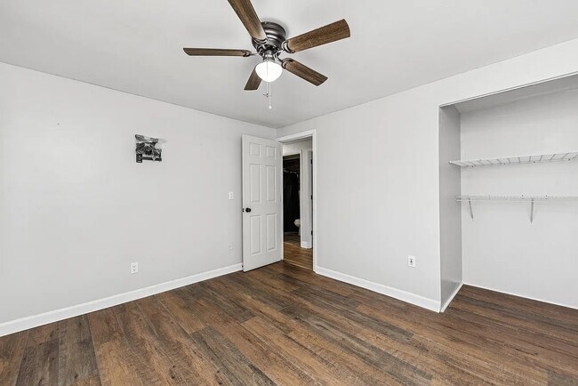 Foto del edificio - 4036 Haverstraw Dr