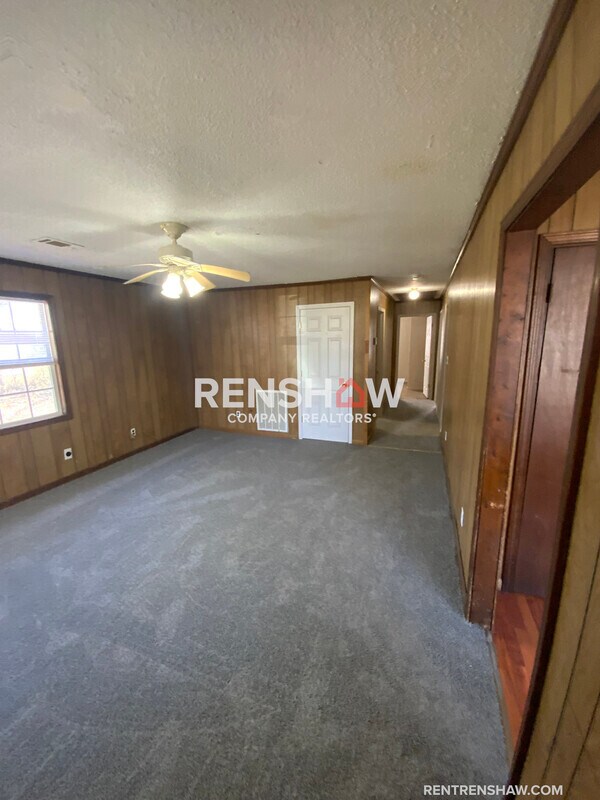 Building Photo - 195 Walnut St