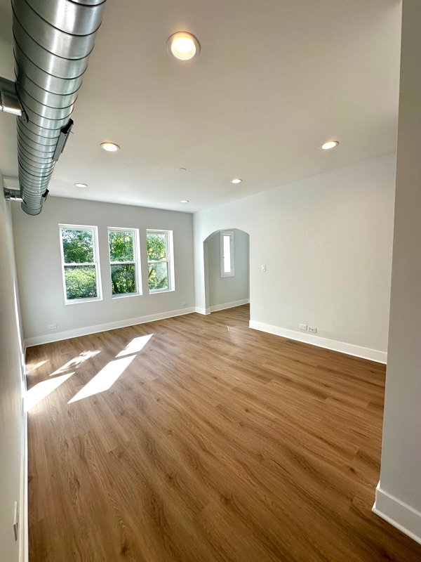 Building Photo - 5504 N Kimball Ave