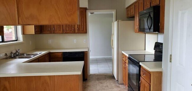 Building Photo - 1801 Juniper Ln
