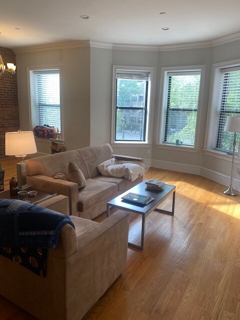 Building Photo - 1089 Beacon St