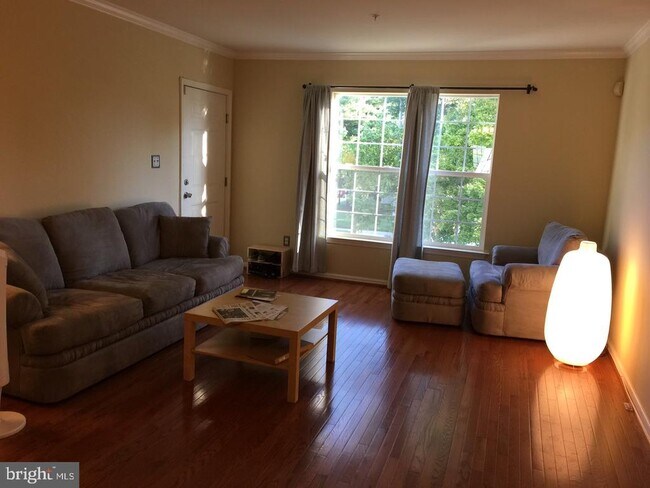 Foto del edificio - 12820 Rexmore Dr