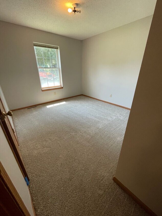Foto principal - 3 bed/2 bath single- family home