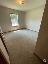 Building Photo - 1300 E Omaha Ct