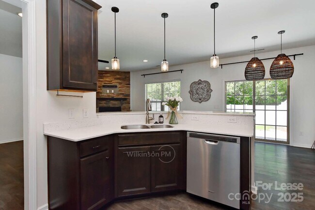 Building Photo - 3161 Hartson Pointe Dr