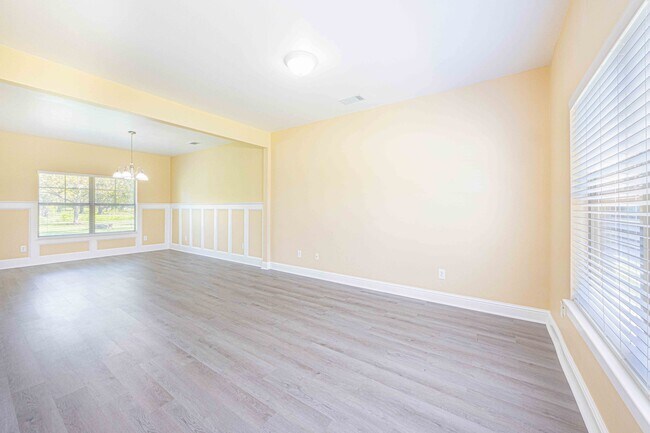 Foto del edificio - 8808 Bainbridge Dr