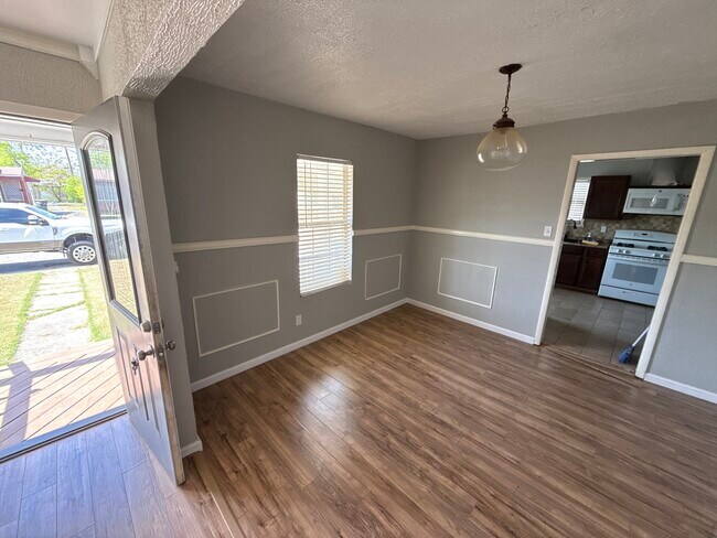 Building Photo - 1442 Ormond Dr