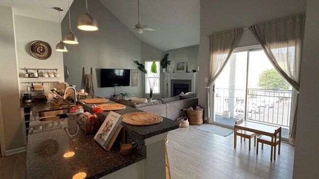 Foto del edificio - Great condo in great location