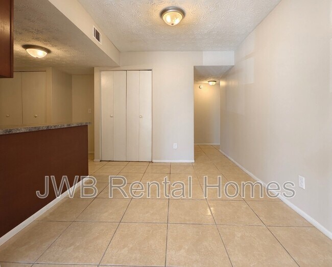 Building Photo - 7201 Arlington Expy
