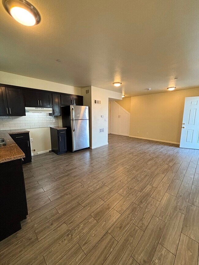 Foto del edificio - 924 W 78th St