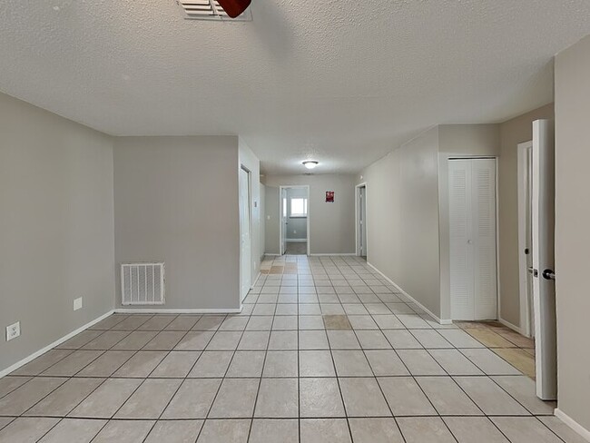 Building Photo - 107 Bayside Blvd