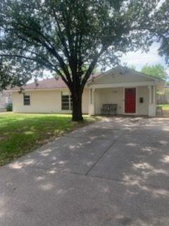 Building Photo - 2103 Du Barry Ln