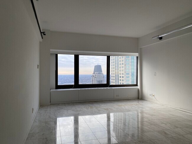 Building Photo - 175 E Delaware Pl
