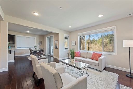 Foto del edificio - BACK ON MARKET! Spacious Spirit Ridge Home...