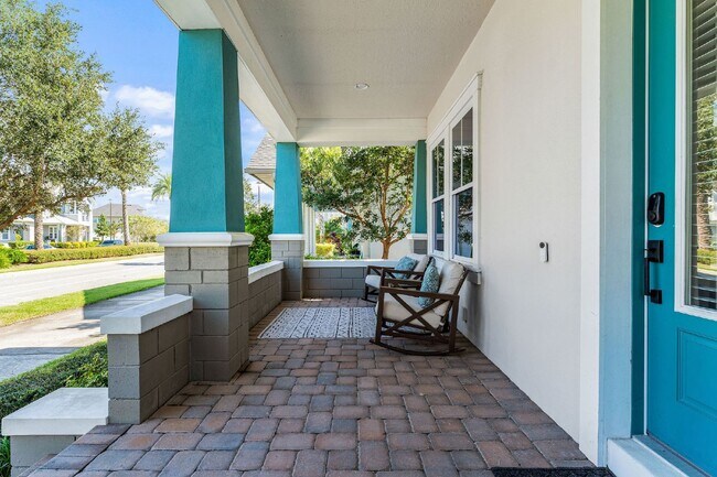 Foto del edificio - Gorgeous 3 Bedroom Home + Office Available Now with Modern Fixtures and Optional Furnishings in D...