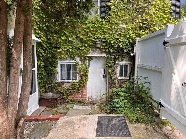 Foto del edificio - 410 N Main St