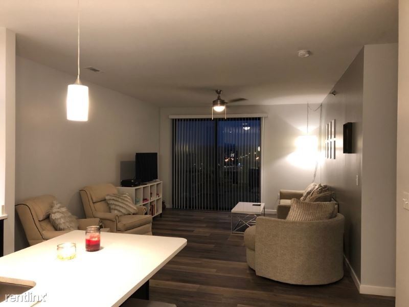 Foto principal - 2 br, 2 bath Apartment - 128 W Mishawaka Ave