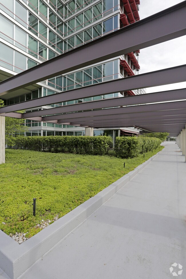 Optima Old Orchard Woods Apartments Skokie, IL