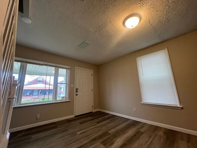 Building Photo - Beautiful Single Family Home for Rent 2/1