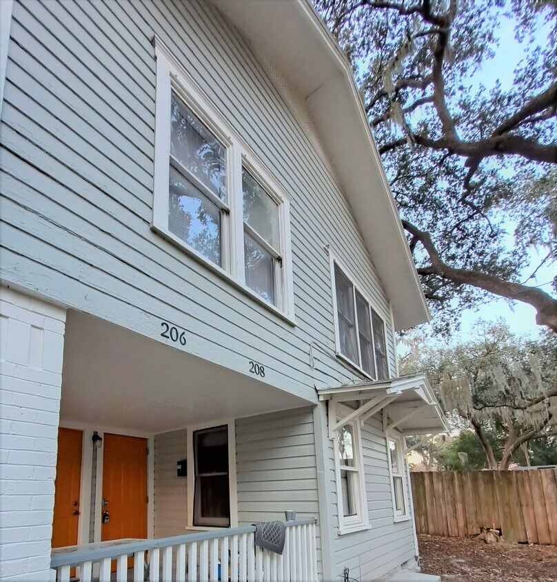 Primary Photo - 208 E Park St
