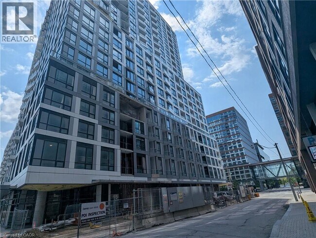 Building Photo - 15 Richardson St
